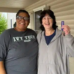 picture of HBP program manager and a woman with keys moving out of the shelter